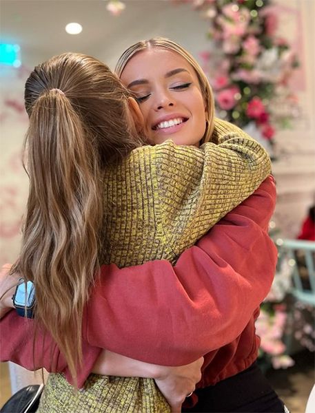 Nadiya Bychkova hugging daughter