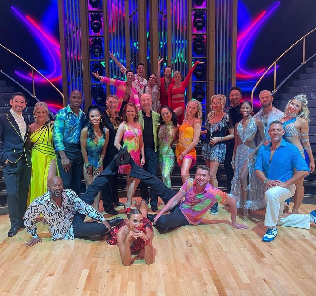 Jamie Lynn Spears shares a photo alongside her Dancing with the Stars season 32 castmates