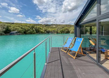 The Lakeside floating cabin in Halling