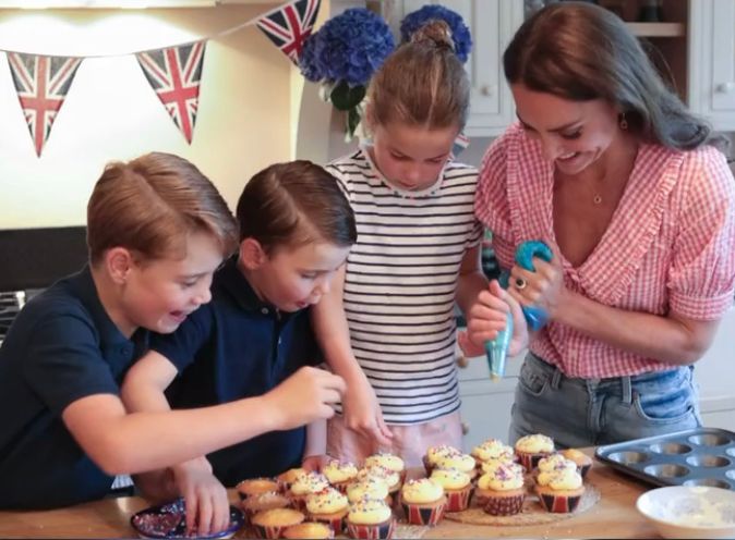 Kate Middleton baking with George, Charlotte and Louis