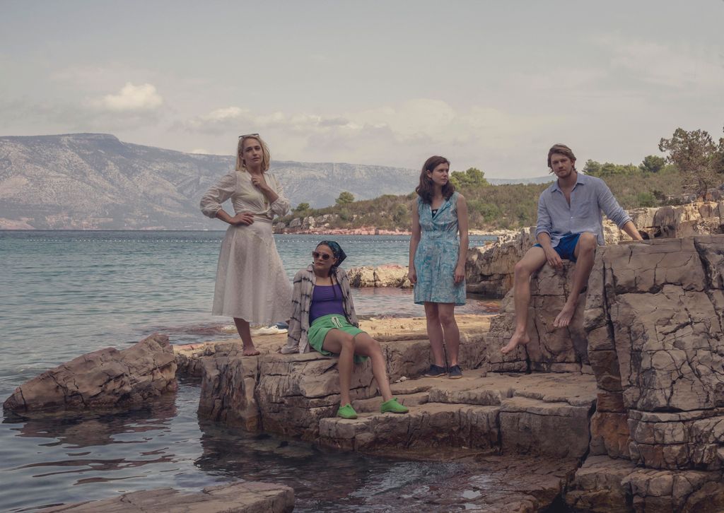 Melissa (JEMIMA KIRKE), Bobbi (SASHA LANE), Frances (ALISON OLIVER), Nick (JOE ALWYN)