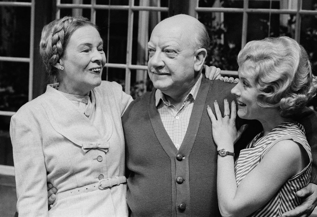 La légende de l'armée de papa, Arthur Lowe, avait une épouse célèbre 2 Photo en noir et blanc de Joan Cooper, Arthur Lowe et Deborah Watling