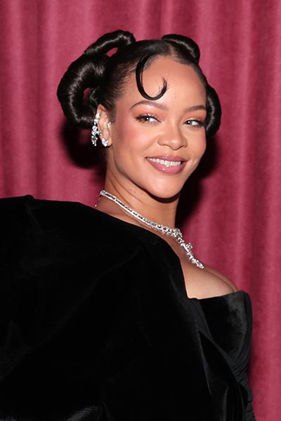 Rihanna Golden Globes Beauty Look