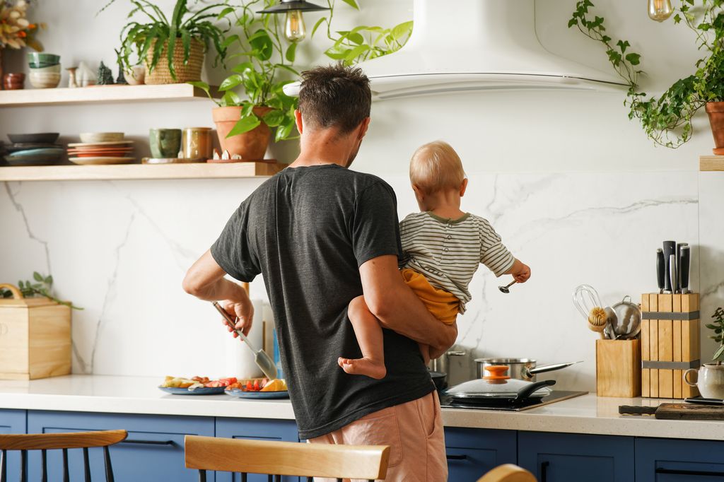 Pourquoi la disponibilité émotionnelle de vos parents peut avoir un impact sur votre santé physique des années plus tard 1 La recherche suggère que les interactions d'un père avec ses enfants peuvent avoir un impact sur leur santé