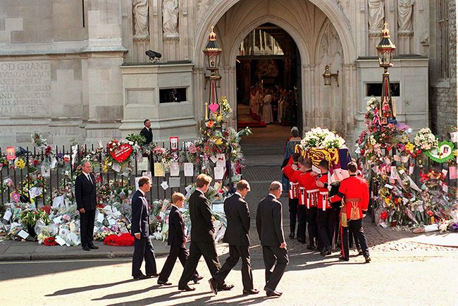 princess diana funeral coffin enters westminster abbey