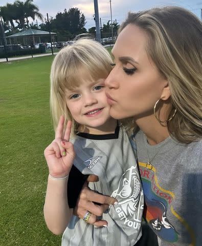 photo of Lara Trump kissing daughter Carolina's cheek