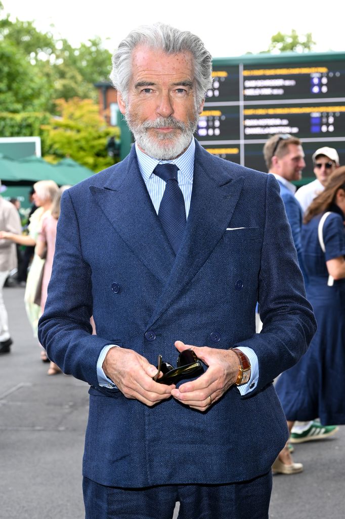 Pierce Brosnan, mengenakan Ralph Lauren, menghadiri hari keempat belas Kejuaraan Tenis Wimbledon di All England Tennis and Croquet Club di Wimbledon pada 14 Juli 2024 di London, Inggris.