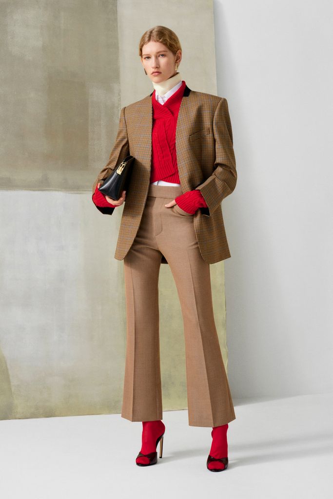 Victoria Beckham showed shirt sandwiching in her Pre-Fall 24 collection