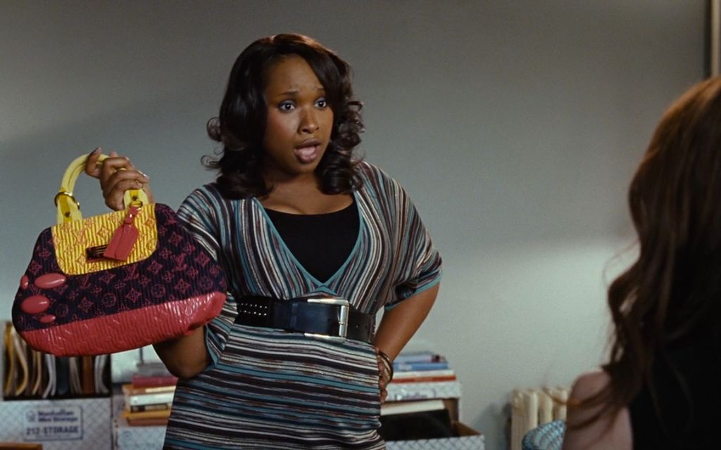 jennifer hudson holding up louis vuitton bag in sex and the city