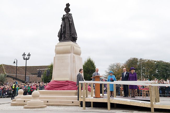 Prince Charles unveils statue of Queen Mother in Poundbury