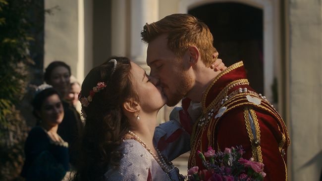 henry viii and anne boleyn kiss in blood, sex and royalty