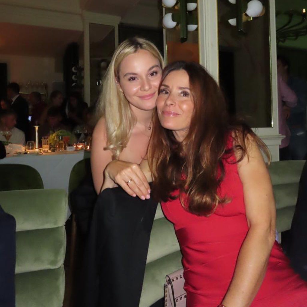 Holly Ramsay and her lookalike mum, Tana, smile at a restaurant