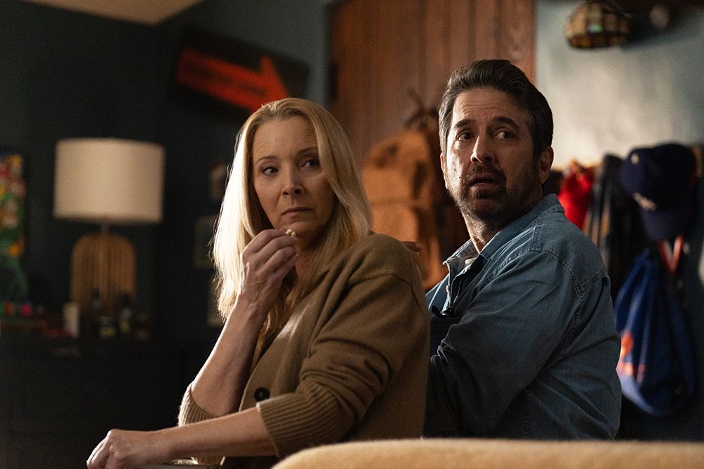 Lisa Kudrow and Ray Romano in No Good Deed