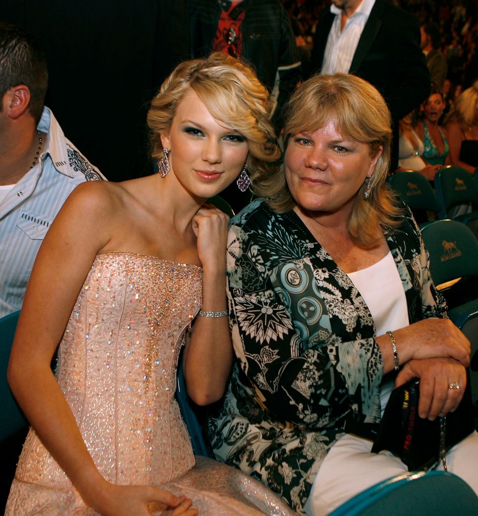 Taylor sat with her mom, both are smiling