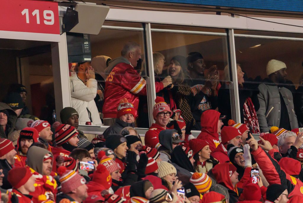 Donna and Taylor, as well as her parents Andrea Swift, Scott Swift and her younger brother Austin all watched the game from the VIP suite