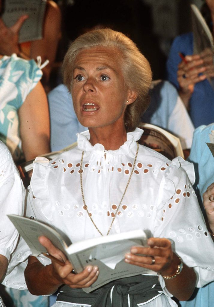 woman singing in choir 