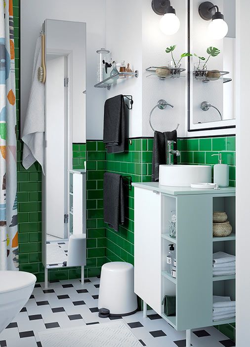 13 Green wall bathroom