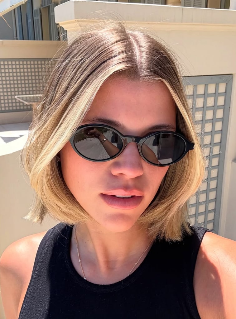 Selfie partagé par Sofia Richie de sa nouvelle coupe de cheveux dans Instagram