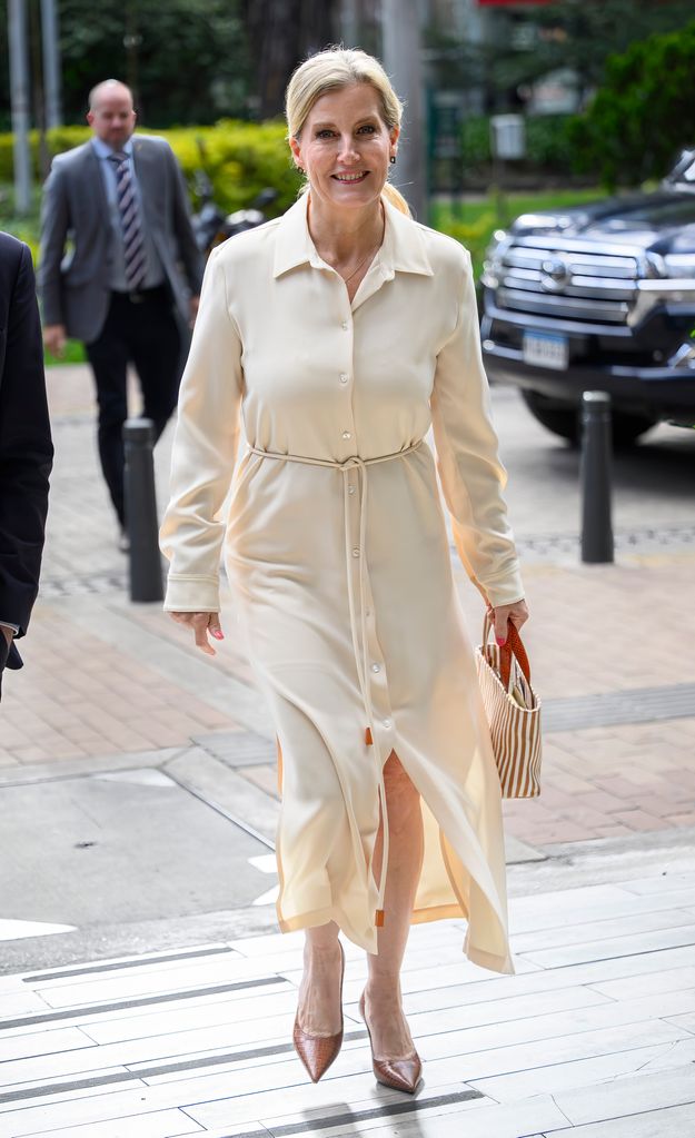Sophie in cream shirt dress in Colombia