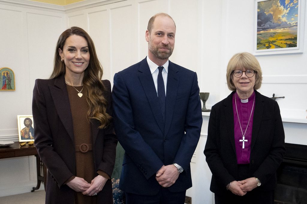 Le prince William, princesse de Galles, pose avec l'archevêque de Cantorbéry Sarah Mullally