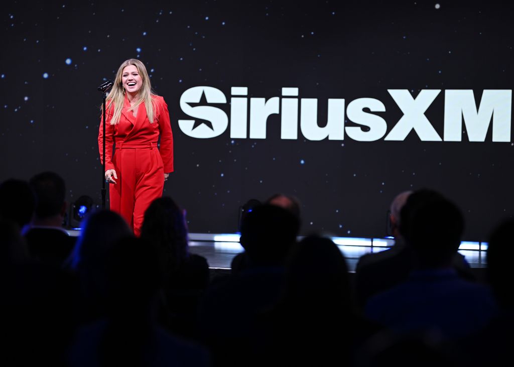 Kelly Clarkson in red at the SiriusXM Next Generation: Industry & Press Preview 