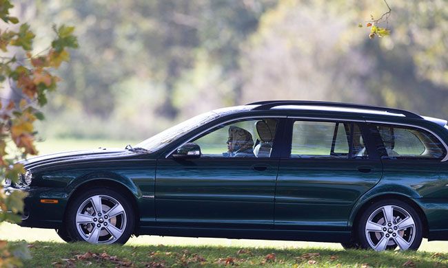 queen drives jaguar windsor