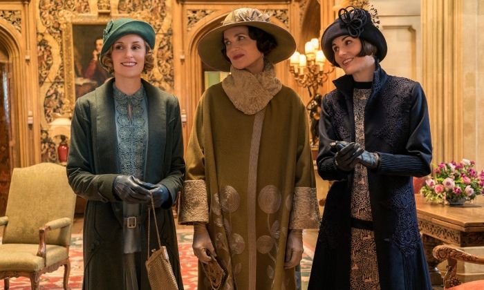 Crawley sisters and Lady Crawley pose for Downton photo