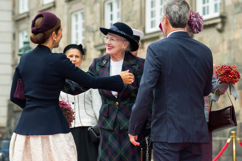 Queen Mary greeting Queen Margrethe