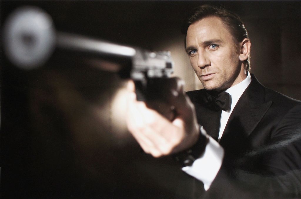 Daniel Craig posing as James Bond