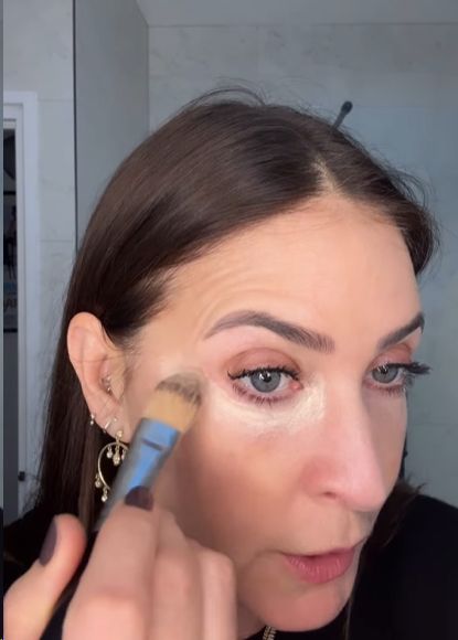 Lisa Snowdon applying Rodial