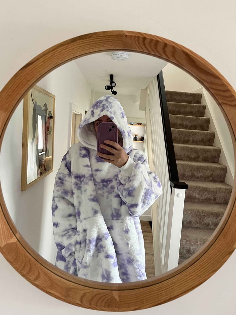 Carla Challis wearing kudd.ly oversized blanket