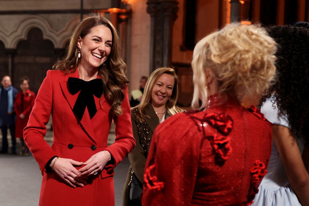 #Catherine, Princess of Wales talks with Paloma Faith, Olivia Dean and Gregory Porter during the 'Together At Christmas' Carol Service at Westminster Abbey on December 06, 2024 in London, England#