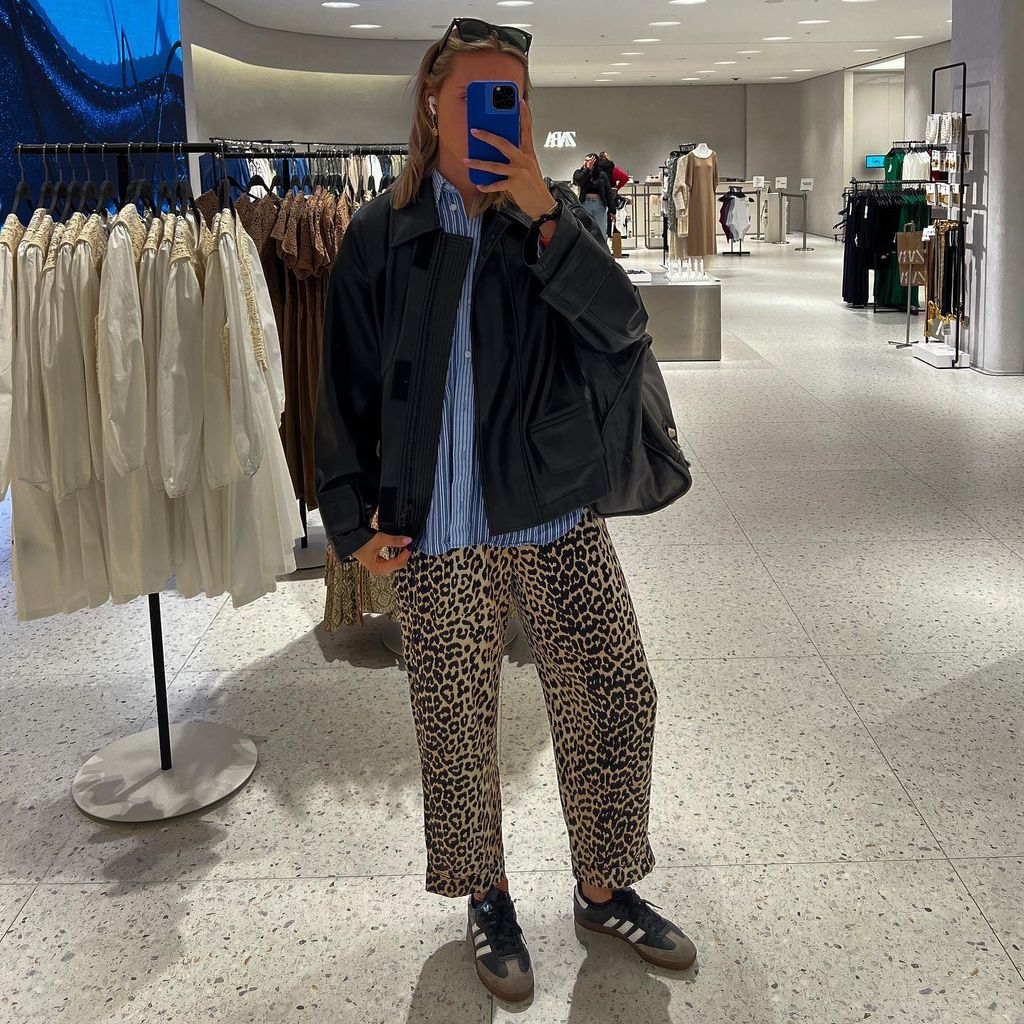 Mia southgate in clashing prints mirror selfie