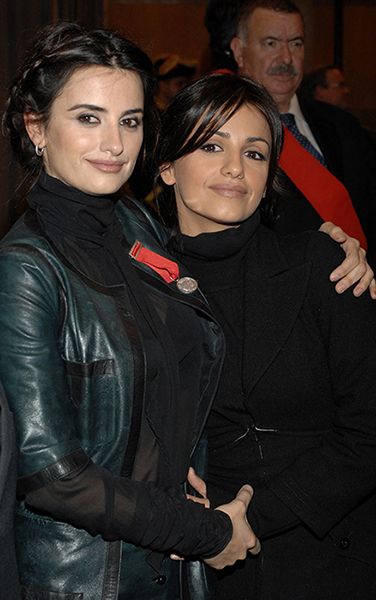 penelope cruz and sister monica lookalike