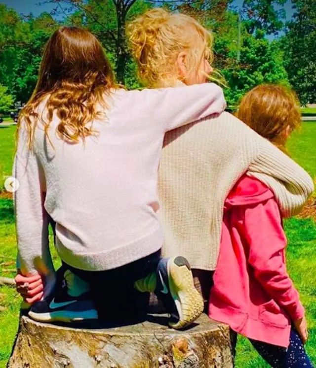 Nicole Kidman and her two daughters Sunday and Faith