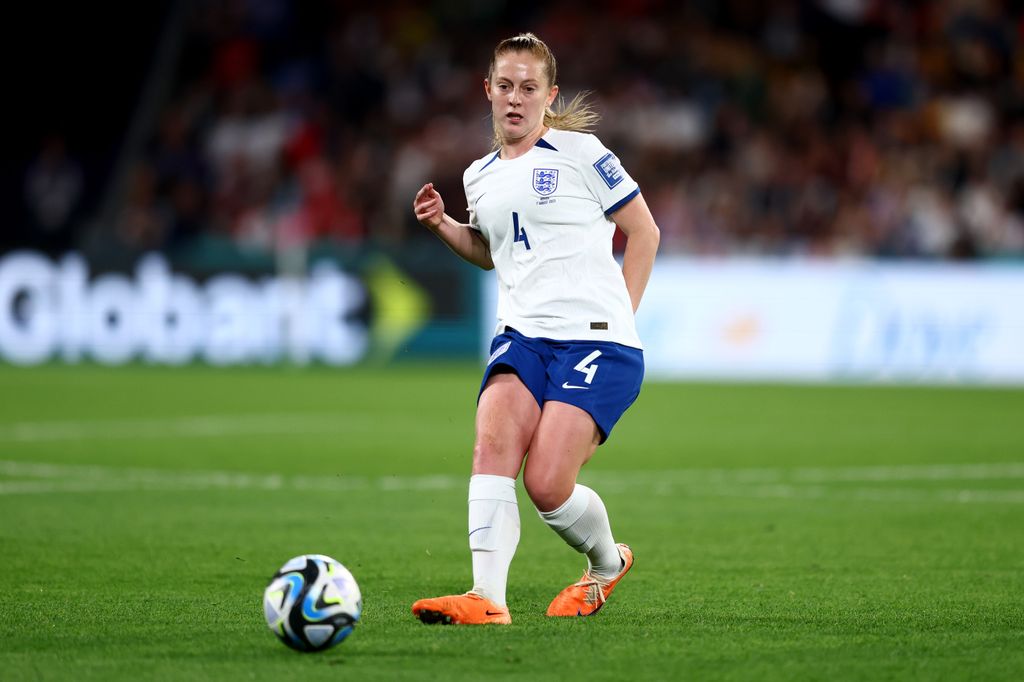 Keira Walsh kicking football