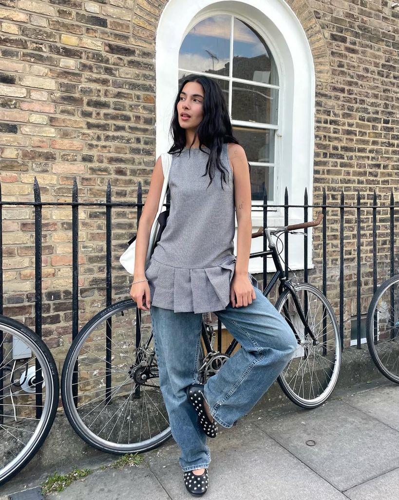 sofia wimberly in jeans and pumps