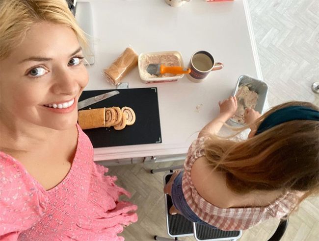 holly willoughby baking