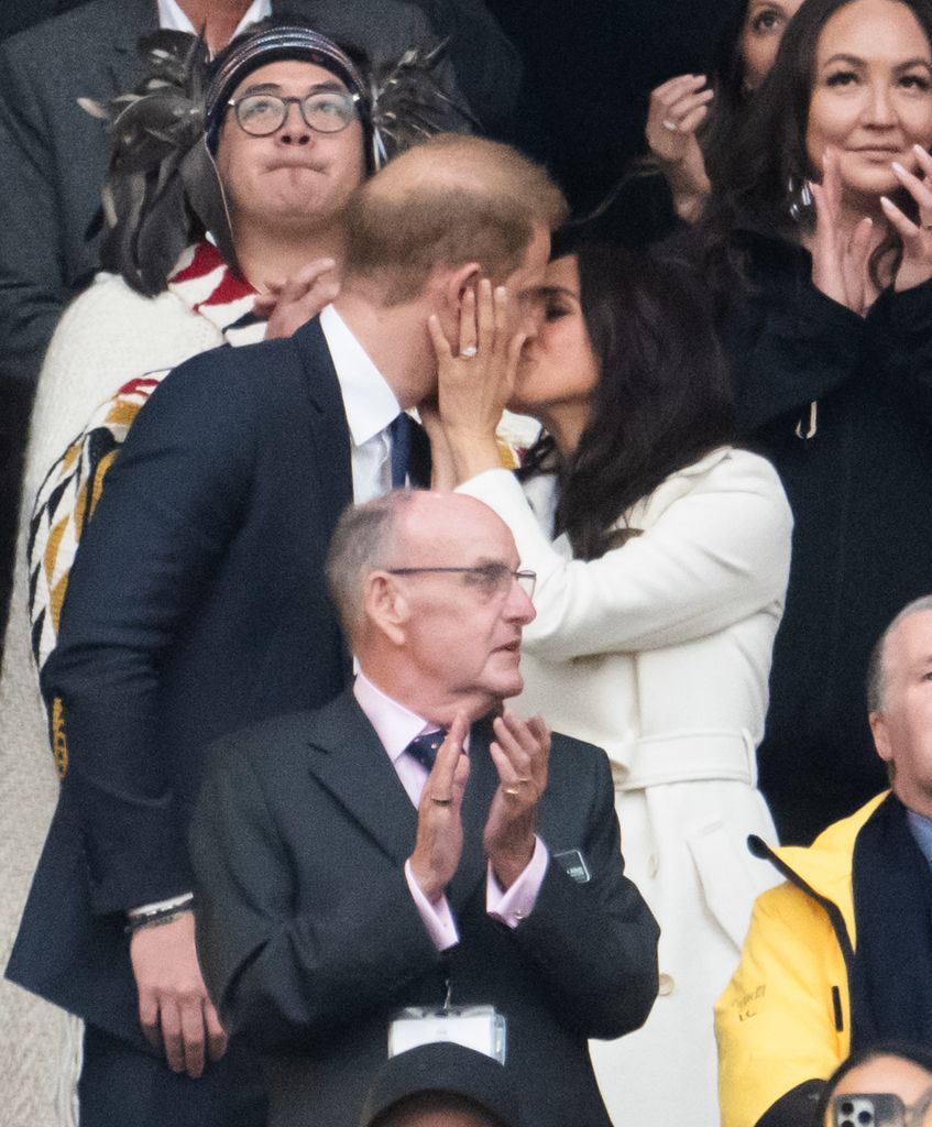 Le prince Harry et Meghan s'embrassent lors de la cérémonie d'ouverture des Jeux Invictus 2025 à BC Place le 8 février 2025