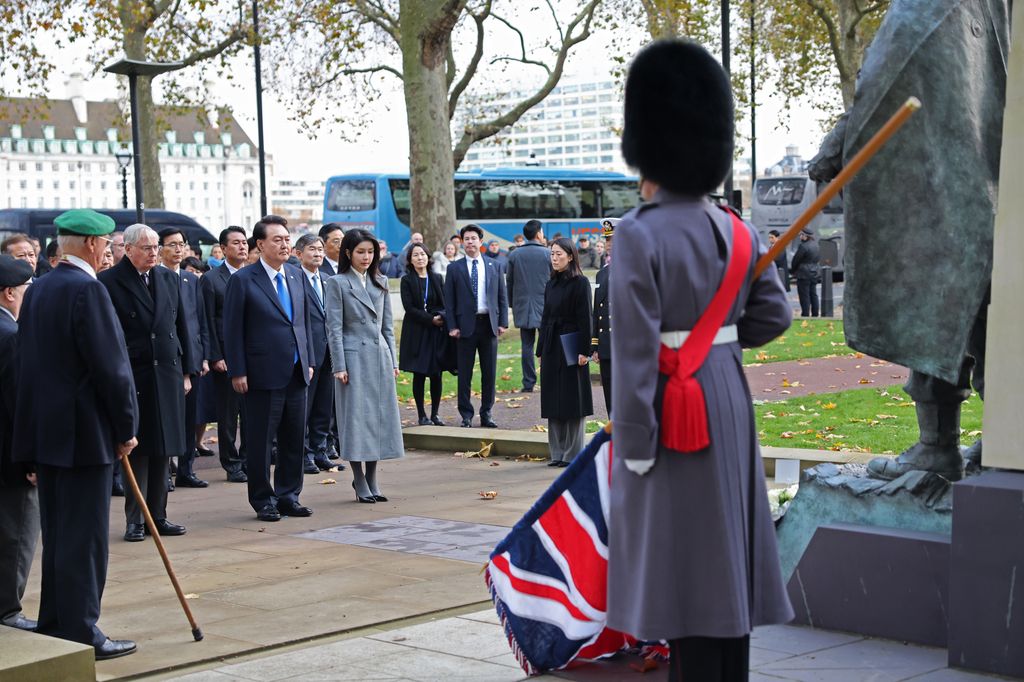 The Duke of Gloucester joined the South Korean leader at a wreath-laying ceremony