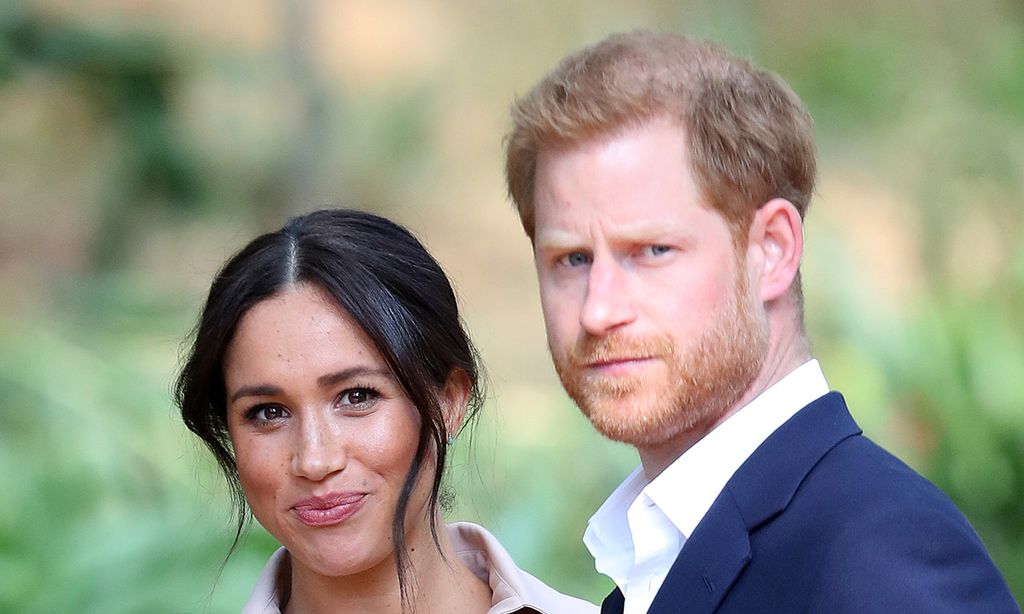 prince harry and meghan marke in park 