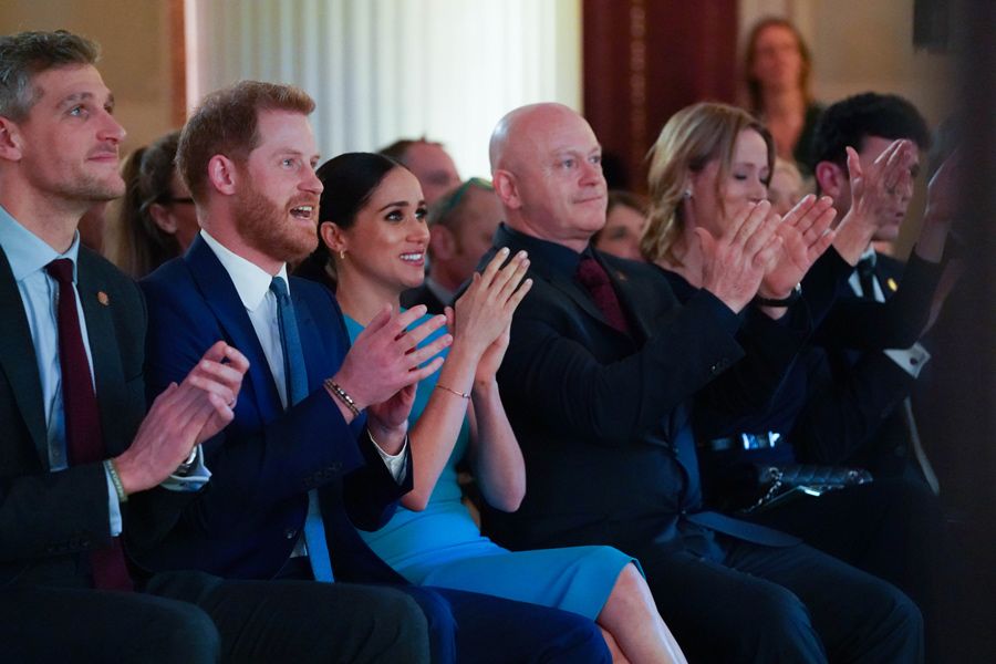 meghan and harry cheer 