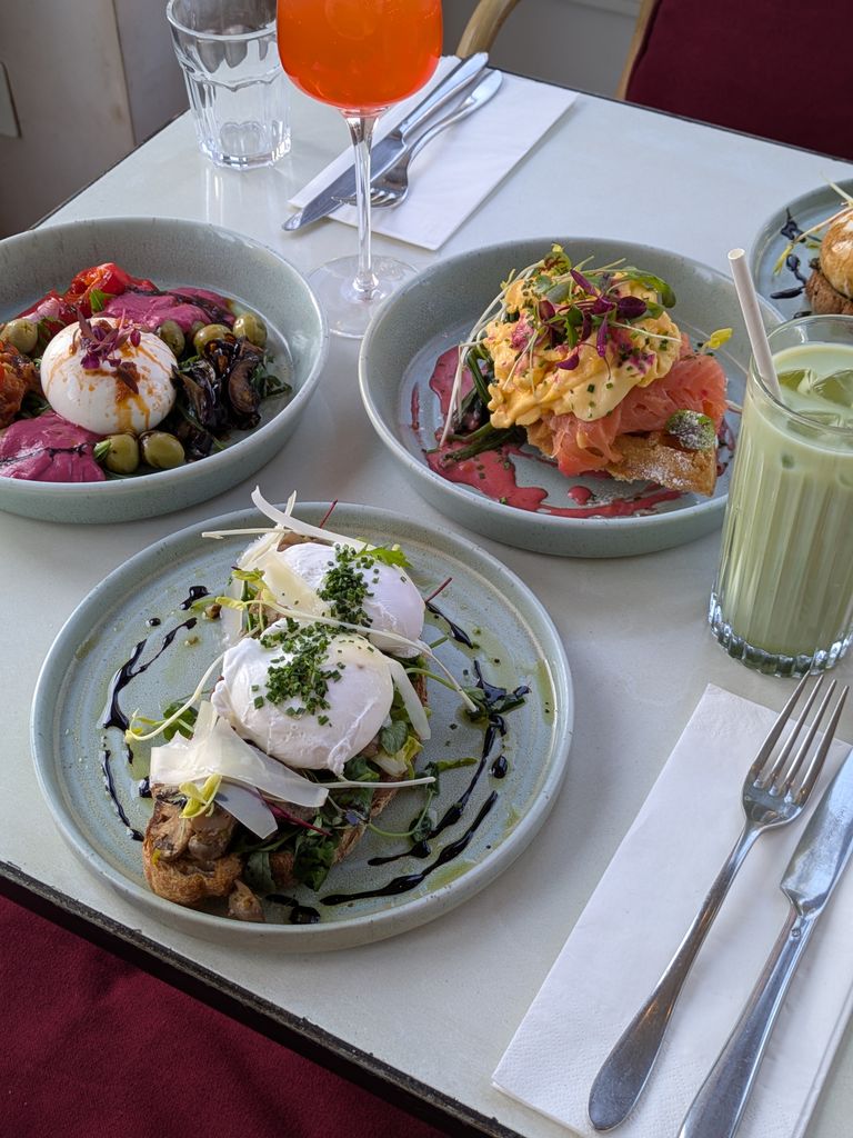 Brunch type food and drink on a table