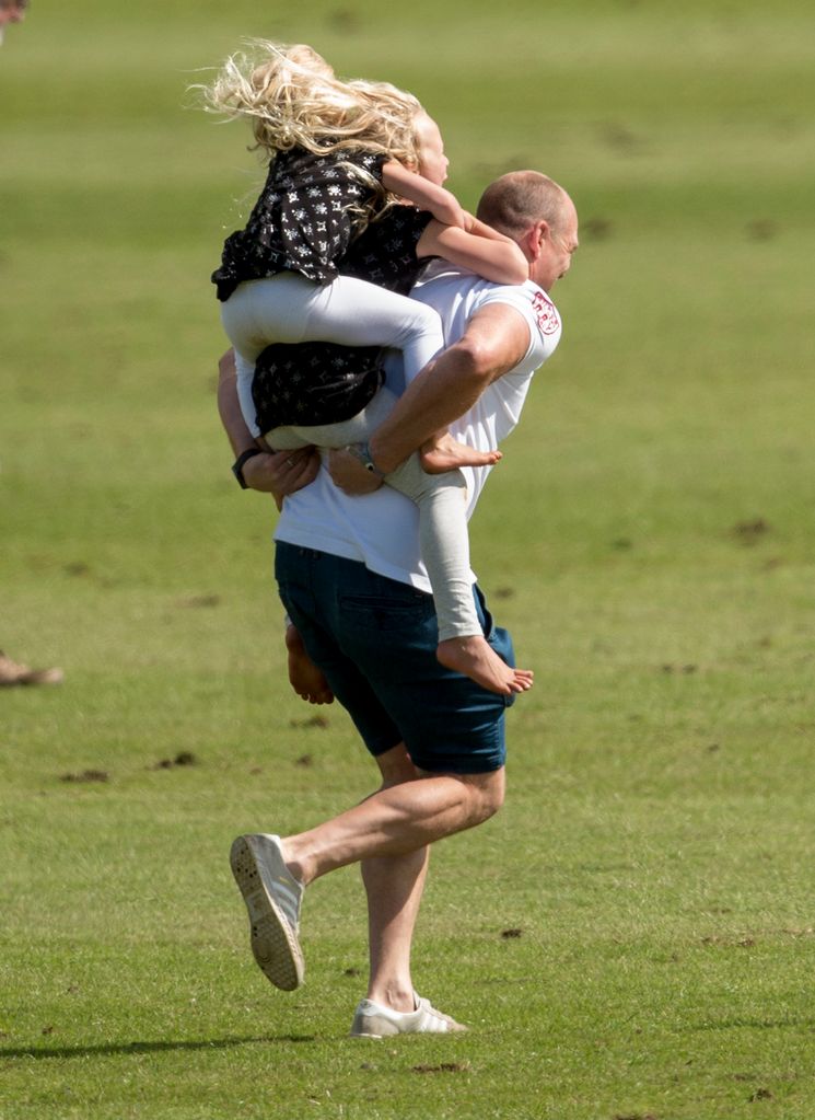 Mike Tindall giving Isla and Savannah Phillips a piggy back