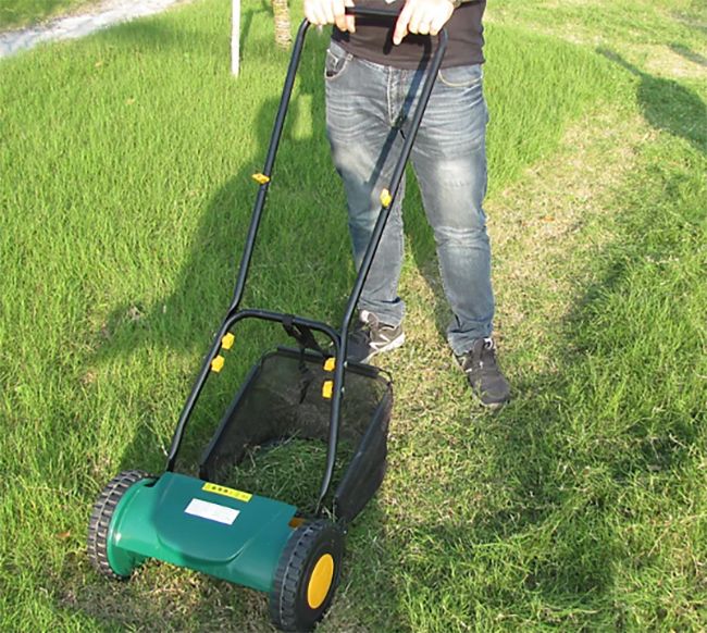 hand propelled lawn mower 