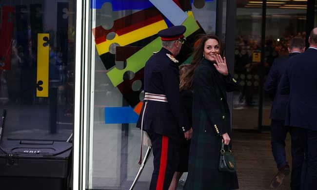 Princess Kate waves as she enters hospital in Merseyside