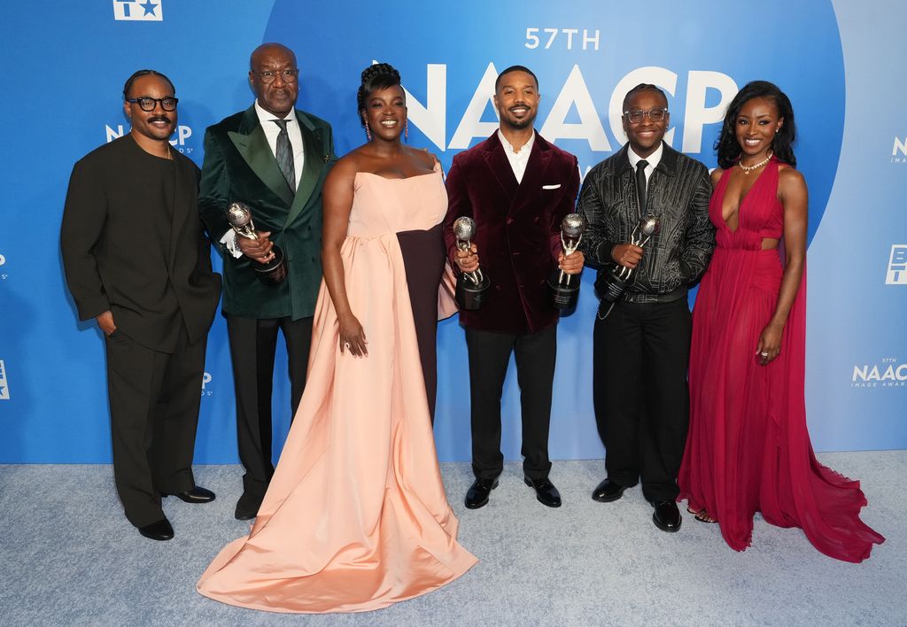 Les stars de Sinners, Delroy Lindo et Wunmi Mosaku, s'expriment sur l'incident d'insultes raciales du BAFTA 2 Les acteurs de Sinners étaient tous présents samedi