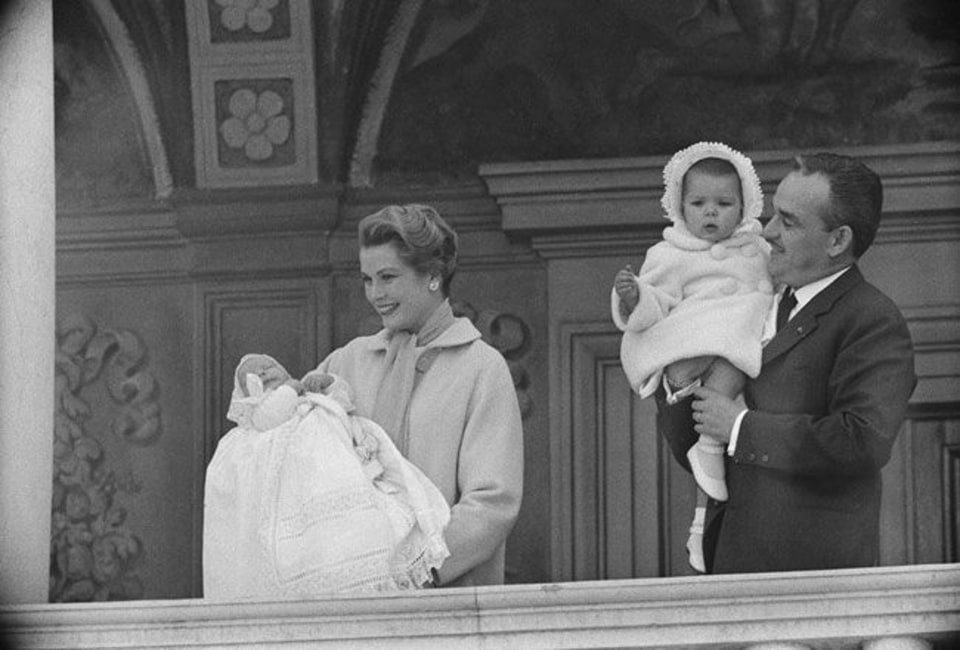 Grace Kelly ve Prens Rainier ile bebek olarak Prens Albert