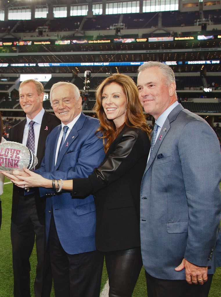 jerry jones and 3 kids on football field