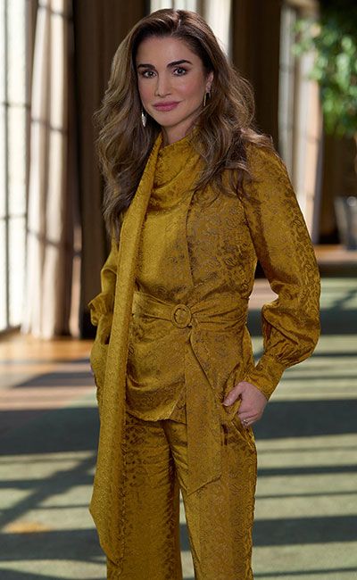 queen rania yellow outfit